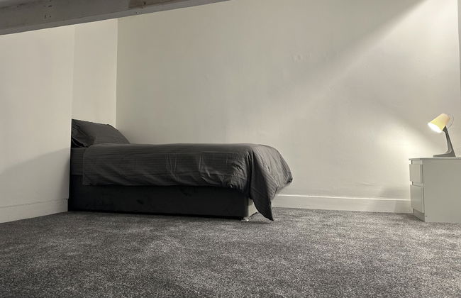 5-bed Apartment in Altrincham Near Airport - Photo 5