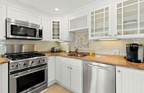 Breathtaking Cape Cod Beachhouse with Private Beach Access Near Sandwich, Massachusetts - Foto 24