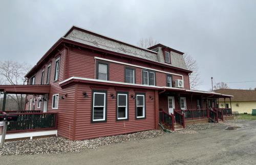 The entire Stephentown Hotel. 28 person occupancy - Foto 47