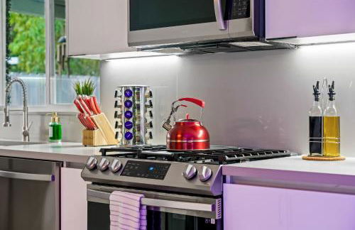 Waterfront Oasis Escape with 7 Seats Hot Tub! - Foto 25