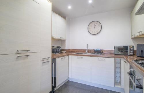 Pass the Keys Next to Braehead - Free Parking - Foto 10