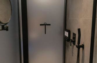 Staghorn | Modern Lux Mirror Home | HotTub & Woods - Foto 32