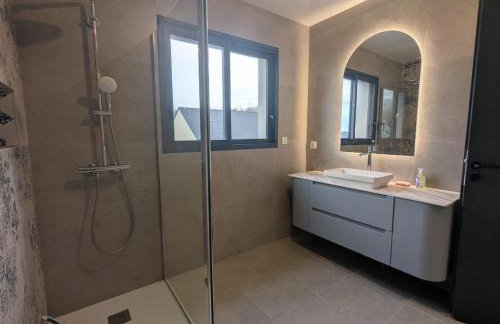 La Normandine, mer, histoire, plage débarquement gold beach, maison 4 chambres, spacieuse avec jardin et parking gratuit - Foto 32