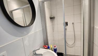 Cozy Apartment mit WIFI, Aufzug & Kostenlos Parken EL-Living - Foto 5