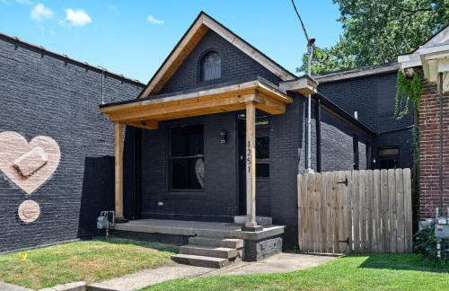 Unique Black Home in the Heart of Shelby Park - Foto 1