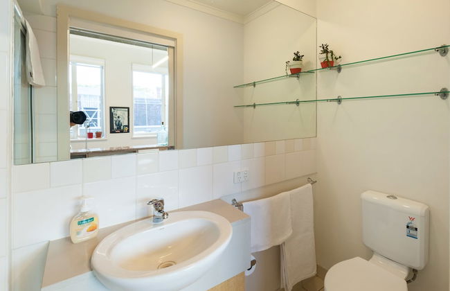 LUCINDA, Carlton Studio Apartment - Photo 11