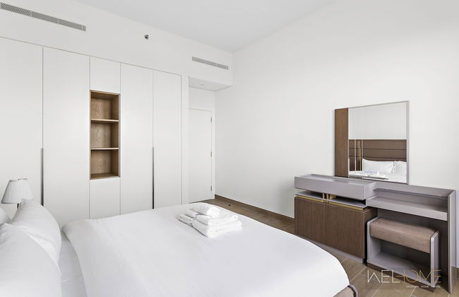 WelHome - Mesmerizing Sea & Burj Khalifa Views Apt at La Voile - Photo 3