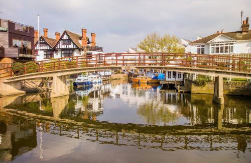 Marlow Family Retreat, Short Stroll into Town - Photo 21