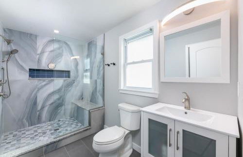 Steps to Beach Lake-View Laconia Getaway! - Foto 13