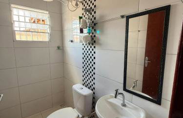 Casa próximo a plataforma de pesca com piscina e churrasqueira - Foto 16