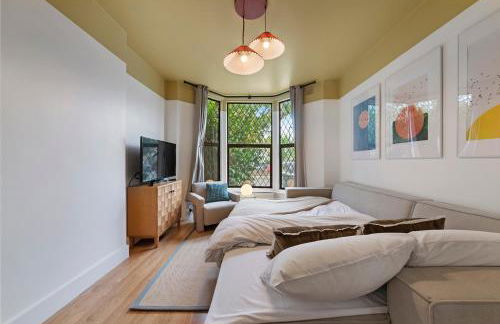 Peaceful Crouch Hill Flat by MoreThanStays - Foto 12