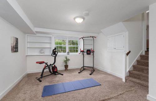 Exclusive Lux Home Near Town • Game Rm • Gym • 4BR - Photo 67