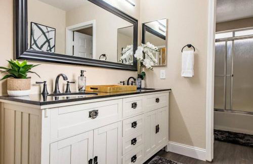 Gorgeous home away from home 3 bed 3 bath W/ pool - Foto 21