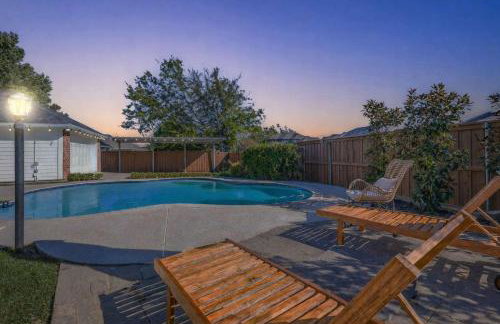 4-BD 2-BA with Backyard Pool Retreat + Game Room - Foto 42
