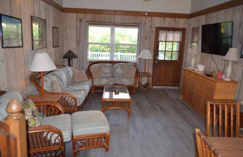 Spacious Beach House Steps to Sand - Foto 14