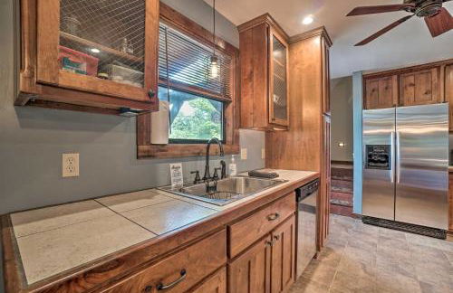 Yellow Mountain Blairsville Cabin with Scenic Deck - Foto 9