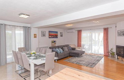 Awesome Home In Ruzic With Jacuzzi - Foto 3