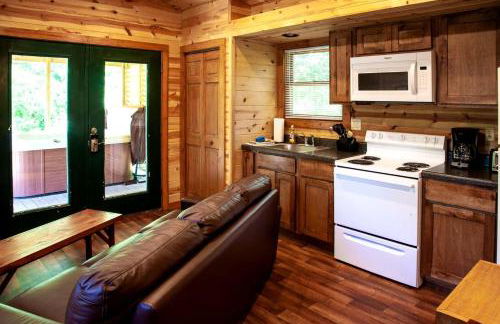 Fantastic Cabin with Fireplace and Hot-tub in Herod, Illinois - Photo 7