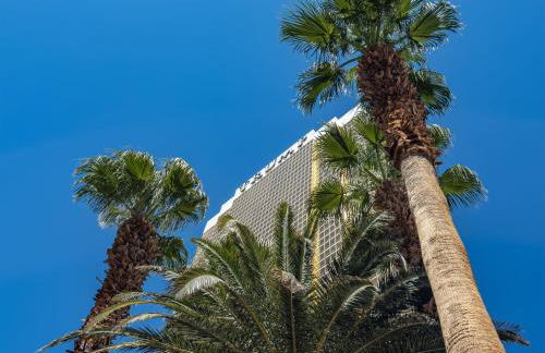 TRUMP 56th Floor - Sphere and Strip View - No Resort Fees - Photo 42