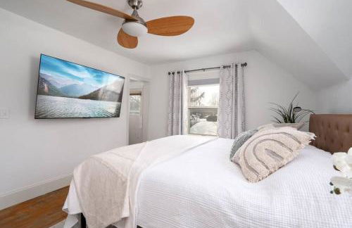 King Bed - 5 Min to MOA - 75 & 65' HDTV - Ping Pong - Foto 29