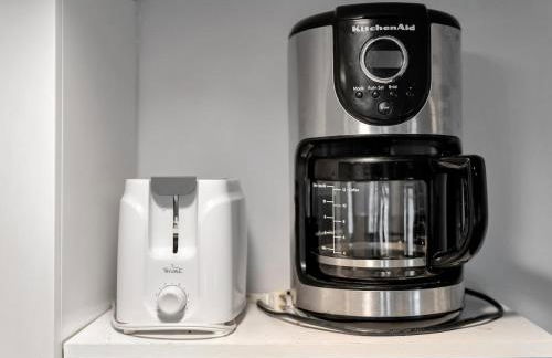 Quiet Corner Suite Heated Pool & 2 mins 2 beach - Foto 25