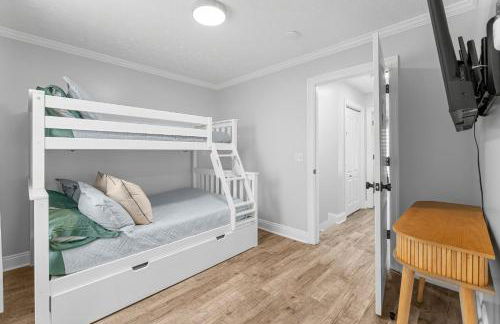 PCB Sleeps 22! 2 Homes, 2 Pools, 2 Mini Golf - Foto 65