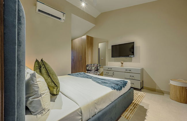 Alaya Stays Veera Serina 3 BHK with Pool - Foto 16