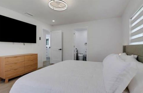 Renovated Modern Home with Big Pool & Ocean Access - Foto 20