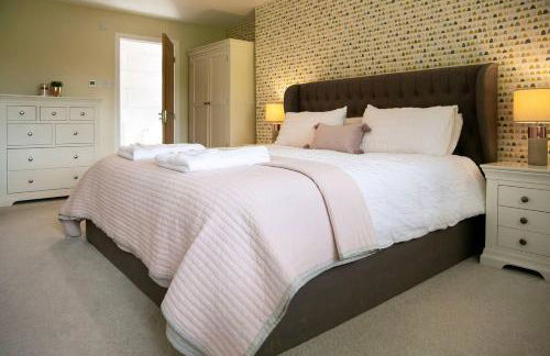 4 Bed House Sleeps 9 - Parking Garden Bbq Wifi - Foto 17