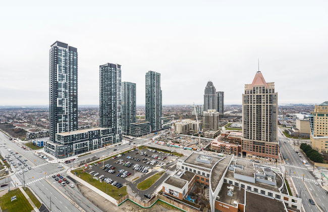 Sarkar Suites - 330 Burnhamthorpe Road - Photo 37