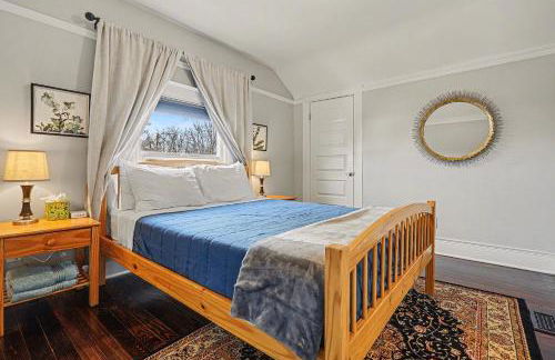 5-Bedroom Victorian Home Private Yard Sleeps 10 - Photo 13