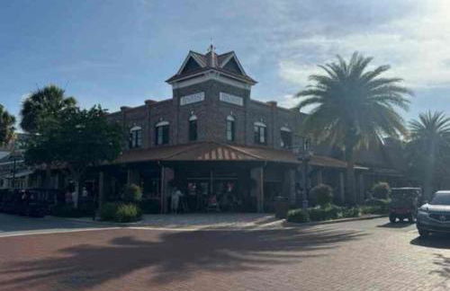 Cozy 2BR in The Villages With BBQ and 4 Seaters Golfcart King Bed - Foto 30