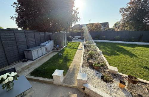 Newly Renovated Guesthouse with Free Parking - Photo 6