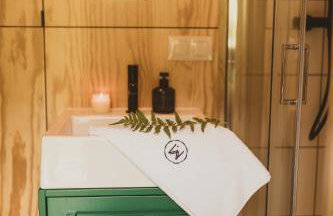 WymarzONE domki- z prywatnymi jacuzzi i kominkiem - Foto 15