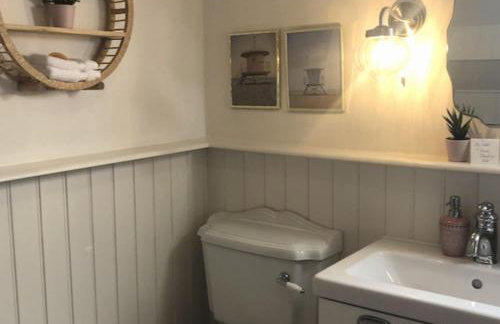 The Pink Cottage upstairs suite & Garden Summer Room - Foto 43