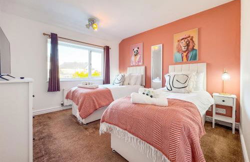 Raygill LT 4 Bedroom House By Furnished Accommodation - Private Parking - Perfect For Families & Contractors - Foto 27