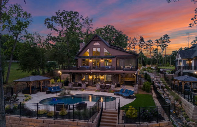 Black Bear Lodge by Avantstay Lakefront Dock Pool Theater Sleeps 20 - Foto 8