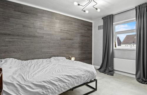 Spacious 3 Bedroom Home in Aintree - Photo 11