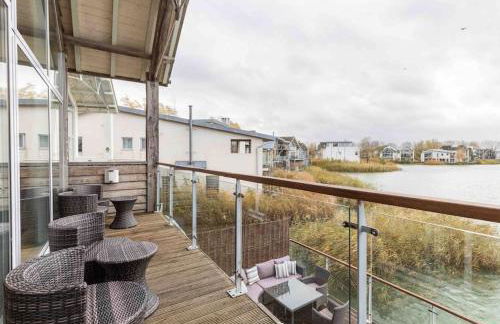 Lakeside Cotswolds Retreat with Private Hot Tub set on Lower Mill Estate - Photo 9