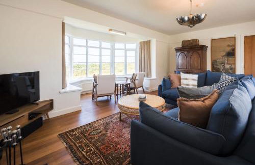 Cliff Top - Panoramic Sea Views with Spa & Hot Tub - Photo 13