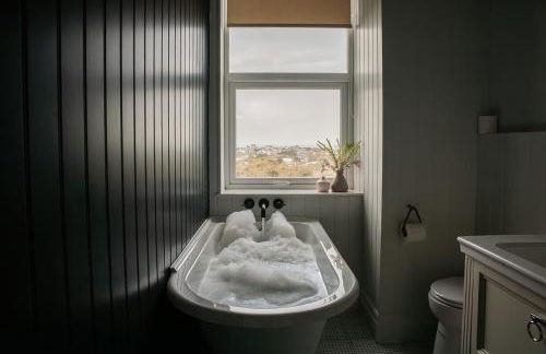 Luxurious Manor House with Sea Views - Sleeps 10 - Photo 10