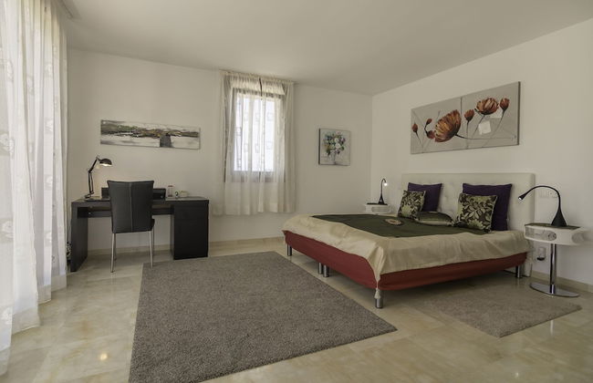 Great Penthouse Near Beach - Photo 3