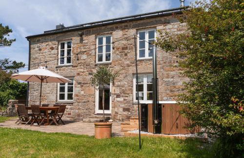 Naut Retreat - Idyllic hideaway with hot tub, gym & gamesroom ideally located in Zennor near St Ives - Photo 1