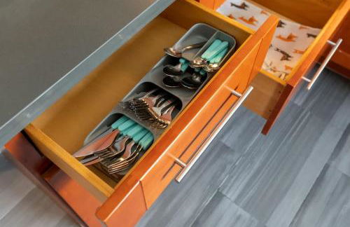 Oak Manor - Chic & Stylish 2BR Apartment Retreat - Photo 34