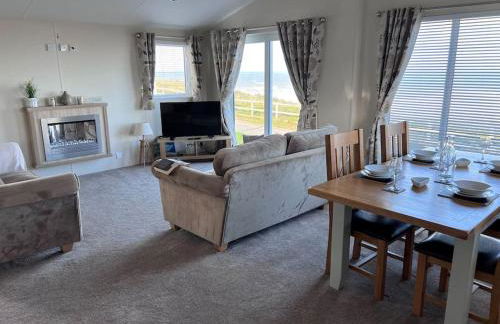 Beautiful 2-Bedroom Lodge with Spectacular Views - Photo 1