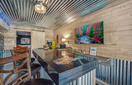 Trailblazer Lodge - Upscale, hot tub, trail, game room, wifi, fire pit, bar, pool table, king bed, view, pet friendly - Photo 59