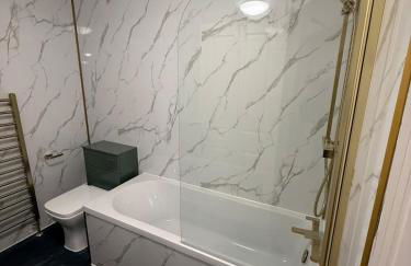 Modern 2 Bedroom Ground Floor Apartment near city centre - Photo 47