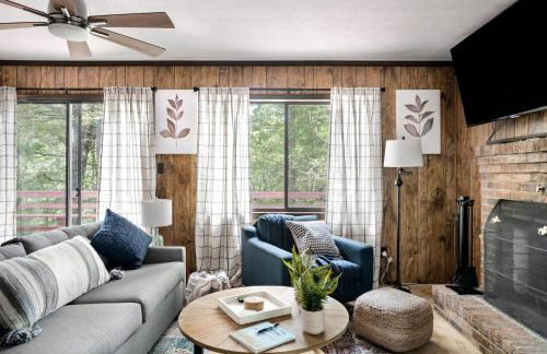 Hot Tub Deck Screened Porch Fire Pit & WiFi - Photo 10