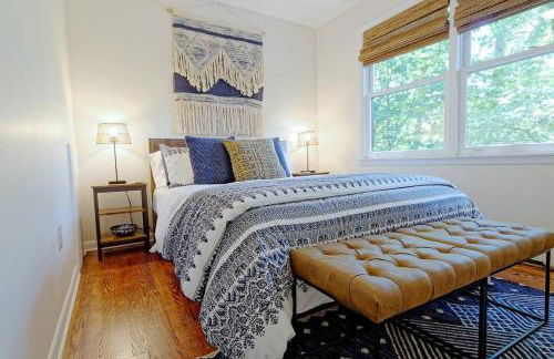 Stylish Lake Hs w/ hot tub: Walk to Blk Mtn Shops - Foto 41