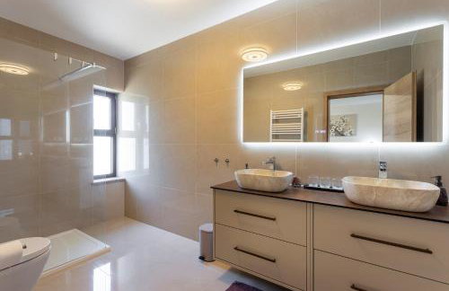 Luxurious new apartment with pool - Foto 40